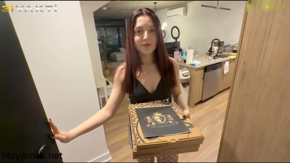 Türk Liseli Kız, Pizzayı Bedavaya Getirtti